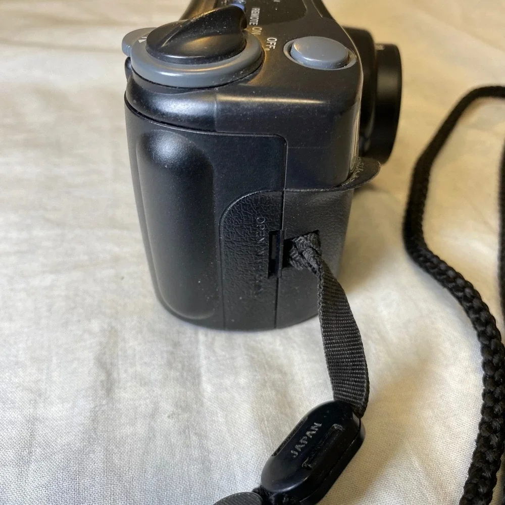 Olympus Infinity Zoom 2000 35mm Film Camera 38-70mm AF Tested Working Japan